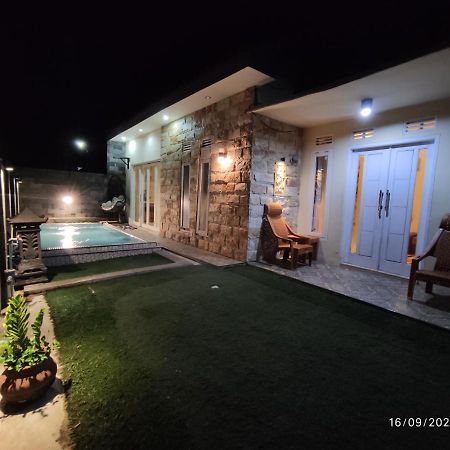 Willa Puncak Pinus And Pool Batu  Zewnętrze zdjęcie