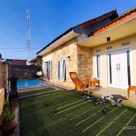 Willa Puncak Pinus And Pool Batu  Zewnętrze zdjęcie