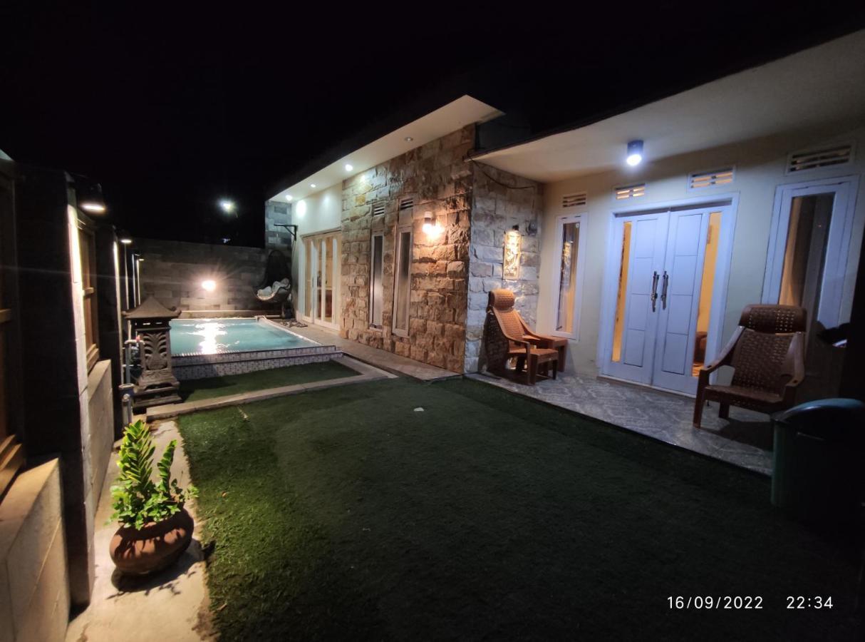 Willa Puncak Pinus And Pool Batu  Zewnętrze zdjęcie