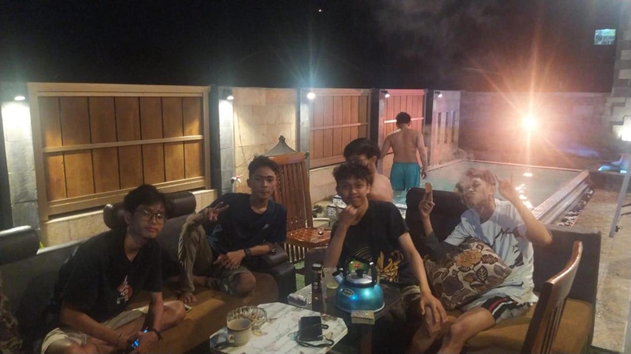 Willa Puncak Pinus And Pool Batu  Zewnętrze zdjęcie